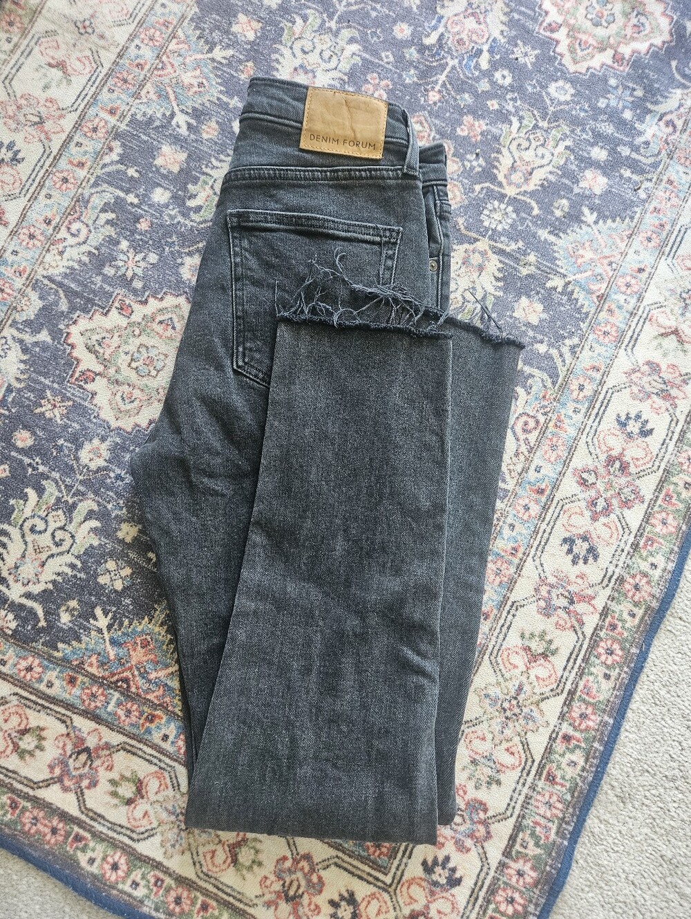 Denim Forum Yoko high-rise slim jeans in a black wash. 27. - Picture 14 of 14